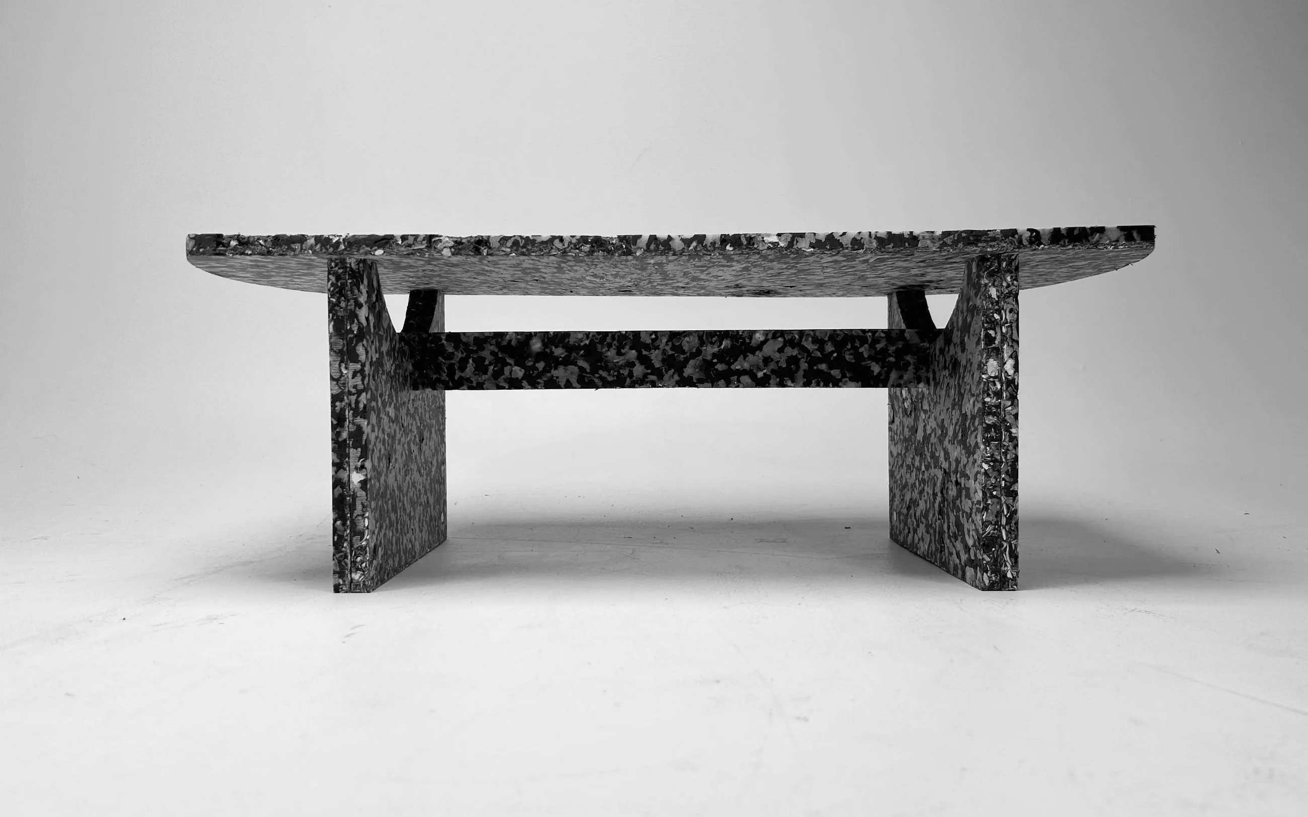 Side elevation of the finished bench showing the arc of the seat and the beam joint.